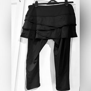 Tennis skirt with attached capri leggings